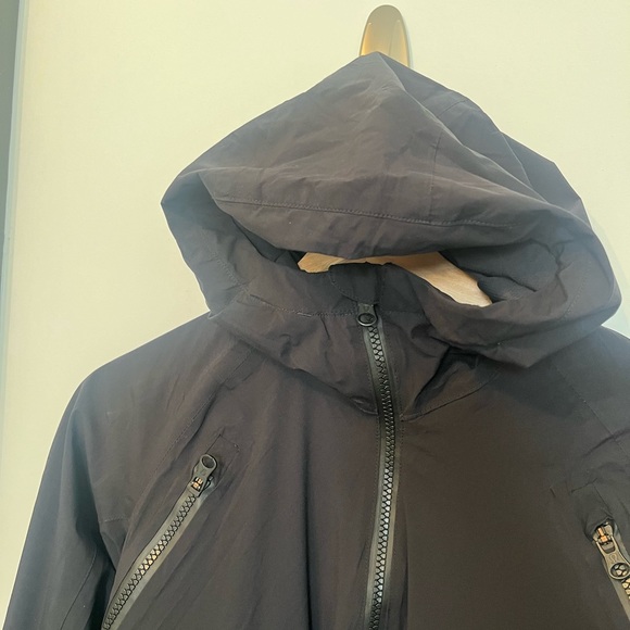 EUC!!! Lululemon Run: Rise And Shine Jacket Black $148 - Picture 3 of 13